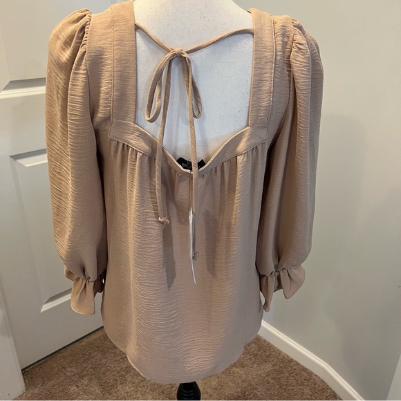 Beige blouse nwt size small. - Picture 4 of 7